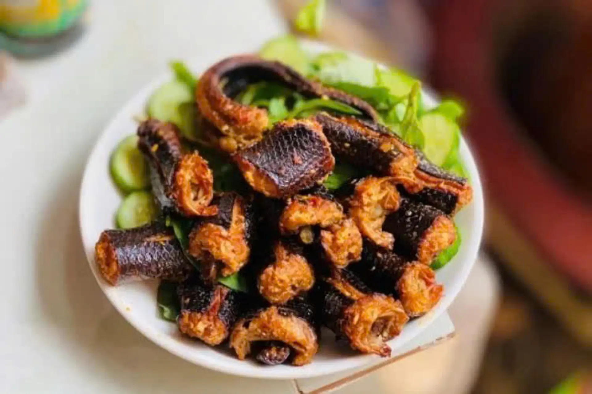 Mơ thấy ăn thịt rắn